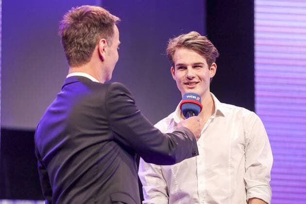 Felix NRW Sportsman of the Year 2017 Duesseldorf 15 12 2017 NRW Young Sportsman of the Year Hochspringer Falk Wendrich LAC Soest in an interview with presenter Claus Lufen WDR at the Felix NRW Sportsman of the Year 2017 on 15 12 2017 in the Mitsubishi Electric hall in Duesseldorf Nordrhein Westfalen xakx