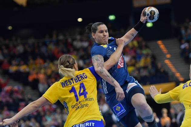 GER HBL 23 IHF Womens Handball World Cup Semifinals Sweden vs France 15 12 17 Barcleycard Arena Hamburg GER HBL 23 IHF Womens Handball World Cup Semifinal Sweden vs France in the picture Johanne Westberg Sweden 14 tries to prevail against Alexandra Lacrabere France 64 nordphotox xWitke nph00002