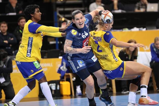 Sweden France 23 IHF Handball Womens World Cup Hamburg 15 12 17 Hamburg 15 12 17 Sport Handball 23 IHF Handball Womens World Cup Semifinals Sweden France Alexandra Lacrabere France 64 Ulrika Toft Hansen Sweden 02 Louise Sand Sweden 09 xmmkx