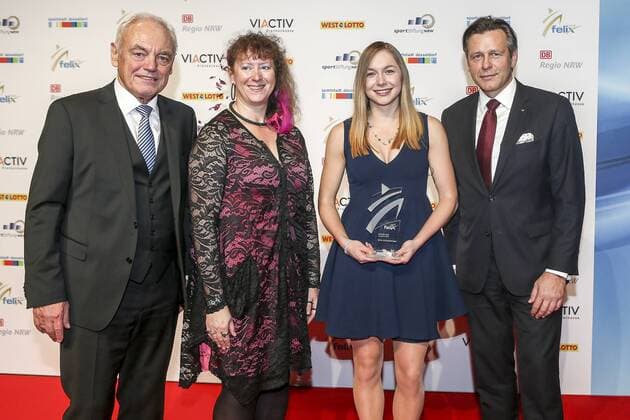 Felix Presentation NRW Sportsman of the Year 2017 Duesseldorf 15 12 2017 NRW Sportswoman of the Year Gina Lueckenkemper Links LSB President Walter Schneeloch State Secretary Andrea Milz at the Felix Awards NRW Sportsman of the Year 2017 on 15 12 2017 in the Mitsubishi Electric Hall in Duesseldorf North Rhine-Westphalia xakx