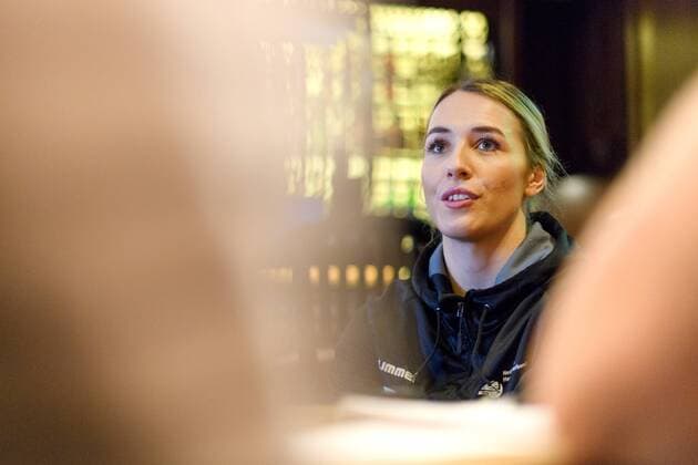 171216 Lois Abbingh is interviewed at a press meeting with the Dutch launch during the World Cup World Cup on December 16, 2017 in Hamburg  Copyright: CARLxSANDIN BB171216CS028