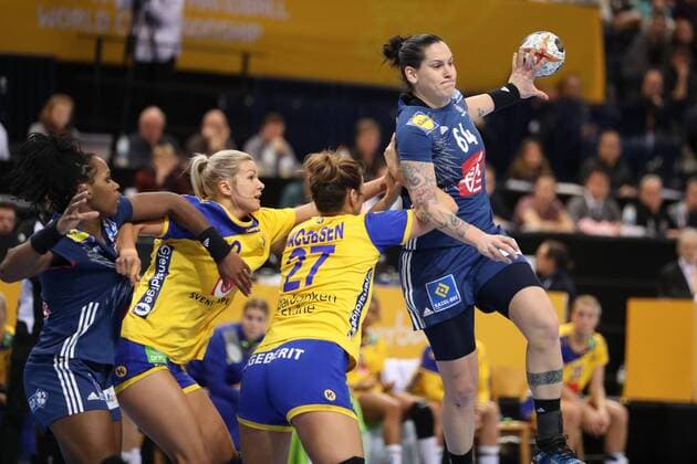 Alexandra Lacrabere France 64 Sabina Jacobsen Sweden 27 Hamburg Hamburg Germany Barclaycard Arena Copyright: xAgentur54Gradx xSpeedphotosx