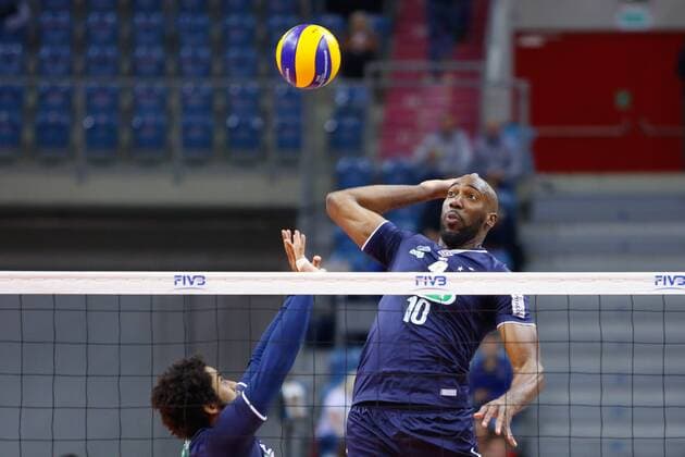 KRAKOW 16.12.2017 FIVB KLUBOWE MISTRZOSTWA SWIATA PILKA SIATKOWA MEZCZYZN POLSKA 2018 POLFINAL --- FIVB VOLLEYBALL MEN S CLUB World Championship WM Weltmeisterschaft POLAND 2017 SEMIFINAL: SADA CRUZEIRO - ZENIT KAZAN SIMON ATIES ROBERTLANDY FOT. ANNA KLEPACZKO FOTOPYK NEWSPIX.PL --- Newspix.pl  171216LUM006