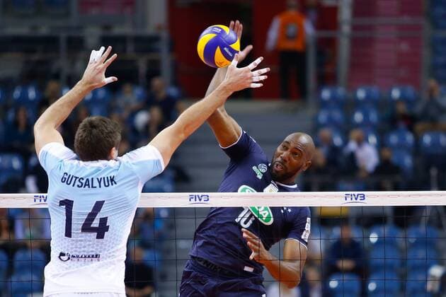 KRAKOW 16.12.2017 FIVB KLUBOWE MISTRZOSTWA SWIATA PILKA SIATKOWA MEZCZYZN POLSKA 2018 POLFINAL --- FIVB VOLLEYBALL MEN S CLUB World Championship WM Weltmeisterschaft POLAND 2017 SEMIFINAL: SADA CRUZEIRO - ZENIT KAZAN ALEKSANDER GUTSALJUK SIMON ATIES ROBERTLANDY FOT. ANNA KLEPACZKO FOTOPYK NEWSPIX.PL --- Newspix.pl  171216LUM020