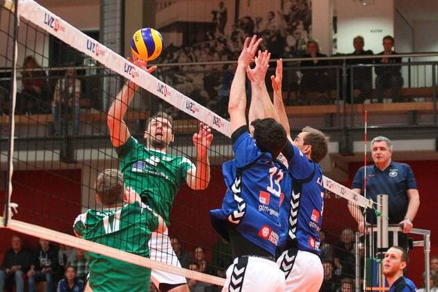 L E Volleys vs. TSV Unterhaching II 2 Bundesliga Sued 16 12 2017 Volleyball 2 Bundesliga Sued Maenner Season 2017 2018 L E Volleys Leipzig vs TSV Unterhaching II on 16 12 2017 in the sports hall Bruederstrasse In the picture Roy Friedrich 15 Unterhaching xjkx
