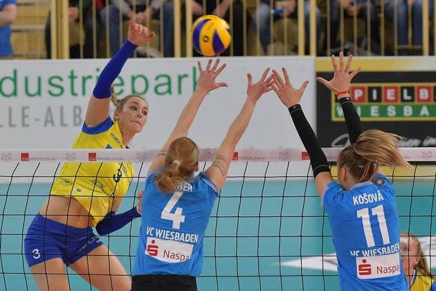 16 12 2017 xtkx Volleyball Women VC Wiesbaden SSC Palmberg Schwerin emspor v l Louisa Lippmann Schwerin Tanja Grosser VCW Simona Kosova VCW Wiesbaden