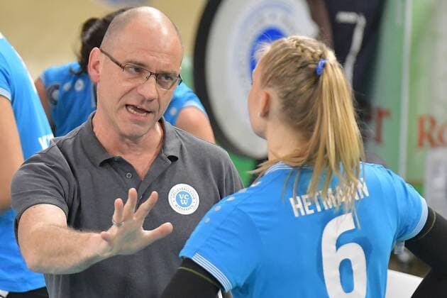 16 12 2017 xtkx Volleyball Women VC Wiesbaden SSC Palmberg Schwerin emspor v l Dirk Gross VCW Selma Hetmann VCW Wiesbaden
