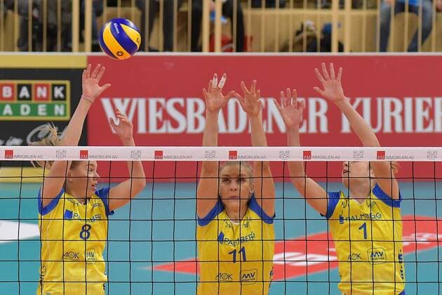 16 12 2017 xtkx Volleyball Women VC Wiesbaden SSC Palmberg Schwerin emspor v l Kaiss Alanko VCW Greta Szakmary Schwerin Beta Dumancic Schwerin Wiesbaden