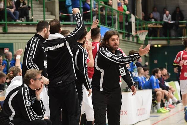 Handball 2 DKB 18 Gameday Bergischer HC vs Rhein Vikings on 16 12 2017 in the Uni Halle in Wuppertal BHCs Coach Sebastian Hinze wd
