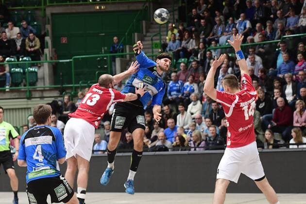 Handball 2 DKB 18 Gameday Bergischer HC vs Rhein Vikings on 16 12 2017 in the Uni Halle in Wuppertal Rhein Viking Thomas Heider Nr 10 with the jump throw wd