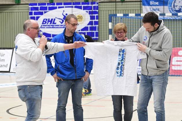 Handball 2 DKB 18 Gameday Bergischer HC vs Rhein Vikings on 16 12 2017 in the Uni Halle in Wuppertal Farewell to BHCs Sporting Director Viktor Szilagyi re wd
