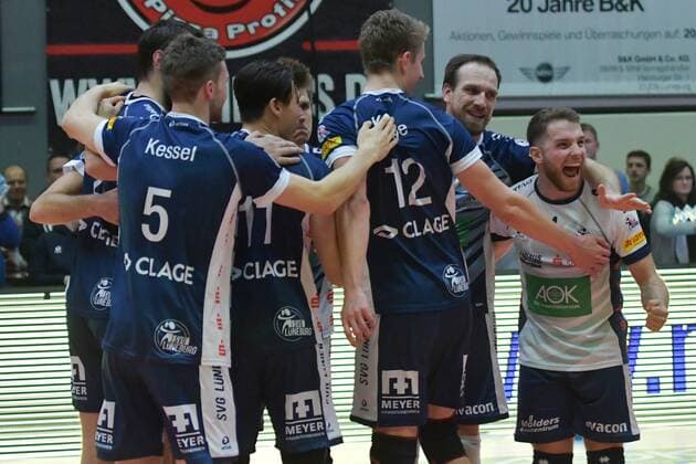 GER VBL SVG Lueneburg vs Netzhoppers Solwo Koenigspark KW 16 12 2017 Lueneburg GER VBL SVG Lueneburg vs Netzhoppers Solwo Koenigspark KW pictured the team from Lueneburg celebrates victory nordphoto xWitke nph00002