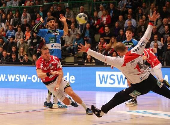 HBL 2 Handball Bundesliga Season 2017 2018 18 Matchday Bergischer HC HC Rhein Vikings Linus Arnesson Bergischer HC throws on goal by Mikkel Moltrup left Heider Thomas both Rhein Vikings