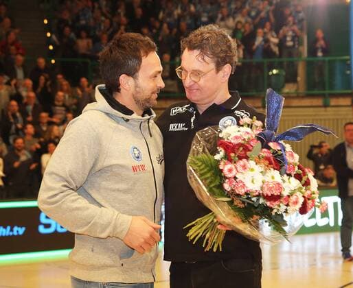 HBL 2 Handball Bundesliga Season 2017 2018 18 Matchday Bergischer HC HC Rhein Vikings farewell to Viktor Szilagyi Bergischer HC flowers were made by manager Jörg Föste