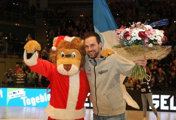 HBL 2 Handball Bundesliga Season 2017 2018 18 Matchday Bergischer HC HC Rhein Vikings goodbye to Viktor Szilagyi Bergischer HC with mascot Bergi