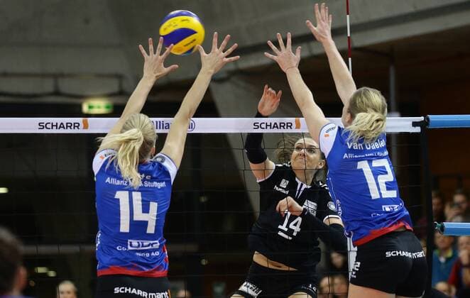 Stuttgart Volleyball Bundesliga Allianz MTV Stuttgart vs. Red Ravens Vilsbiburg from left Jenna Potts Alliance Lena Stigrot Vils Deborah van Daelen Alliance