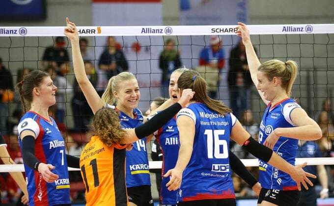 Stuttgart Volleyball Bundesliga Allianz MTV Stuttgart vs. Red Ravens Vilsbiburg Jubilation Alliance from the left Renata Sandor Nika Daalderop Michaela Mlejnkova Deborah van Daelen