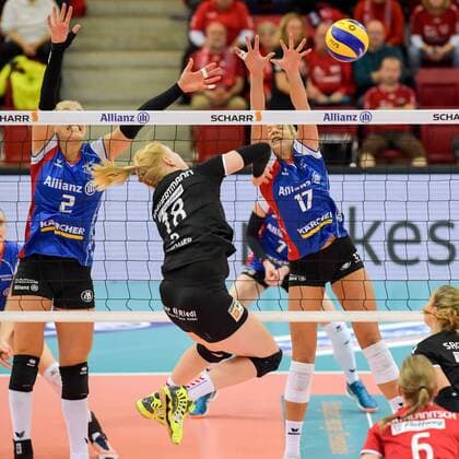 VBL Allianz MTV Stuttgart vs Red Ravens Vilsbiburg 16 December 2017 Allianz MTV Stuttgart Volleyball Bundesliga Women Season 2017 18 in blue against Red Ravens Vilsbiburg in black 18 leonie Schwertmann against 2 Femke Stoltenborg and 17 Paige Tapp PHOTO TOM BLOCH xtbx