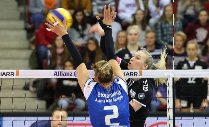 Stuttgart Volleyball Bundesliga Allianz MTV Stuttgart vs Red Ravens Vilsbiburg from left Femke Stoltenborg Alliance Laura Künzler Vils