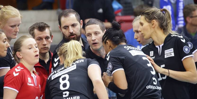 Stuttgart Volleyball Bundesliga Allianz MTV Stuttgart vs Red Ravens Vilsbiburg center Coach Timothy Lippuner Vils