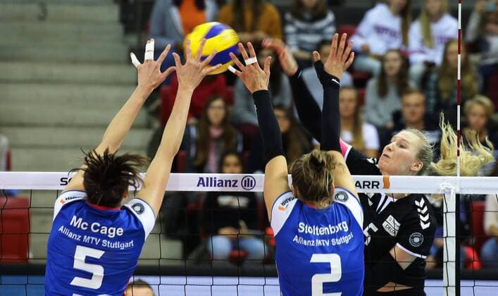 Stuttgart Volleyball Bundesliga Allianz MTV Stuttgart vs. Red Ravens Vilsbiburg right Laura Künzler Vils