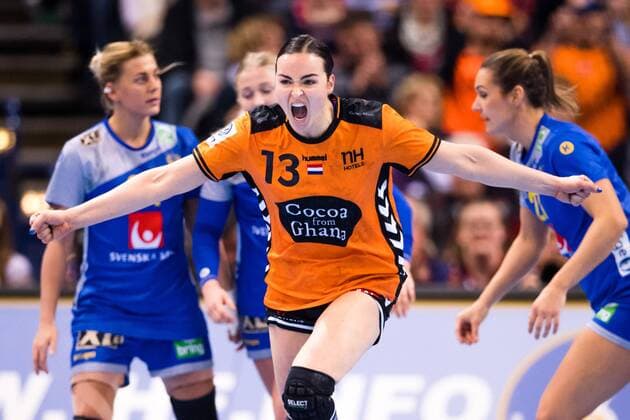 171217 The Netherlandss Yvette Broch commends the bronze match between Sweden and the Netherlands during the World Cups World Cup on 17 December 2017 in Hamburg  Copyright: CARLxSANDIN BB171217CS020