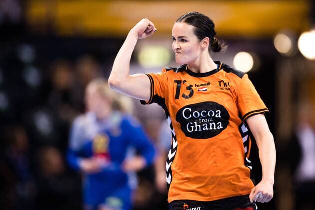 171217 The Netherlandss Yvette Broch commends the bronze match between Sweden and the Netherlands during the World Cups World Cup on 17 December 2017 in Hamburg  Copyright: CARLxSANDIN BB171217CS021