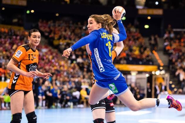 171217 Swedens Anna Lagerquist in the bronze match between Sweden and the Netherlands during the World Cups World Cup on 17 December 2017 in Hamburg  Copyright: CARLxSANDIN BB171217CS023
