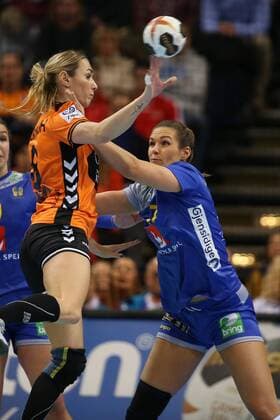 Netherlands Sweden 23 IHF Womens Handball Womens World Cup Hamburg 17 12 17 Hamburg 17 12 17 Sport Handball 23 IHF Womens Handball Womens World Cup Match 3 Netherlands Sweden Lois Abbingh Netherlands 08 Sabina Jacobsen Sweden 27 Anna Lagerquist Sweden 19 xmmkx