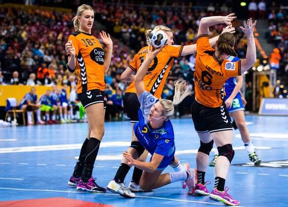 171217 Swedens Ulrika Toft Hansen in the bronze match between Sweden and the Netherlands during the World Cups World Cup on December 17, 2017 in Hamburg  Copyright: CARLxSANDIN BB171217CS031