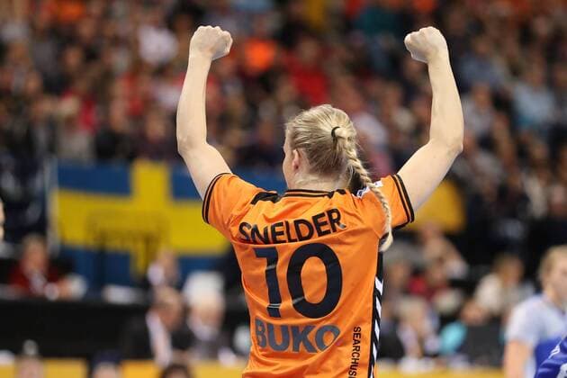 Netherlands Sweden 23 IHF Womens Handball Womens World Cup Hamburg 17 12 17 Hamburg 17 12 17 Sport Handball 23 IHF Womens Handball Womens World Cup Third place match Netherlands Sweden Cheering goal by Danick Snelder Netherlands 10 xmmkx