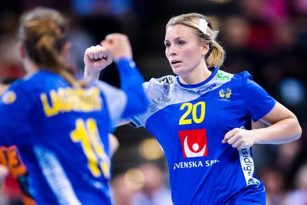 171217 Swedens Isabelle Gullden commends the bronze match between Sweden and the Netherlands during the World Cup on 17 December 2017 in Hamburg  Copyright: CARLxSANDIN BB171217CS042