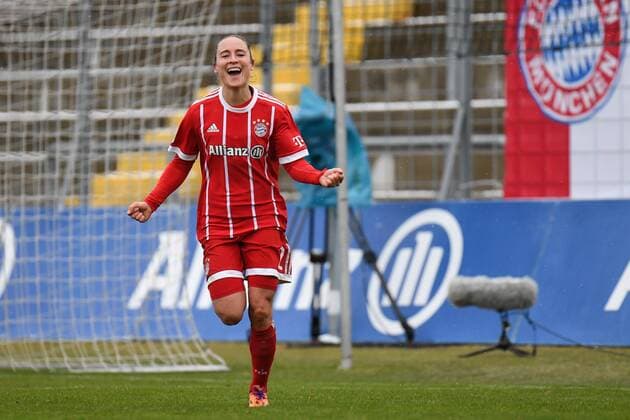 Gina Lewandowski FC Bayern Munich FCB 2 with goal cheering Jubilee Torjubel Goalkeeping celebrate the goal goal celebration Cheering over the goal to 2 0 by Gina Lewandowski FC Bayern Munich FCB 2 optimistic action action cut out single image Football Alliance Women Bundesliga FC Bayern Munich 1 FFC Frankfurt xslx