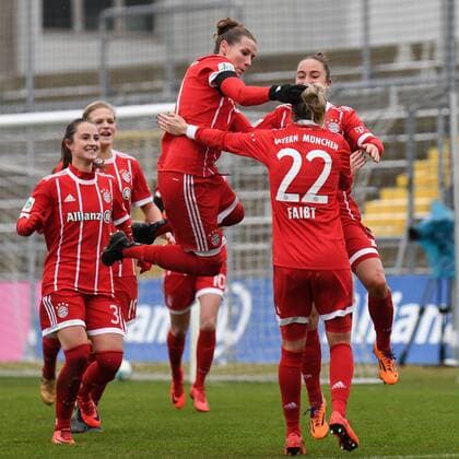 Bayern Munich goalkeeper Jubel Torjubel Goalkeeping celebrate the goal goal celebration Cheering over the goal to 2 0 by Gina Lewandowski FC Bayern Munich FCB 2 1 v re optimistic Action Action Football Allianz Women Bundesliga FC Bayern Munich 1 FFC Frankfurt xslx