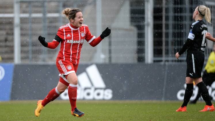Nicole Rolser FC Bayern Munich FCB 29 with goal celebrations Cheers Torjubel Goalkeeping celebrate the goal goal celebration Cheering over the goal to 1 0 by Nicole Rolser FC Bayern Munich FCB 29 optimistic action action Nadine Instead 1 FFC Frankfurt 17 disappointed looking disappointment frustration disappointed pessimistic football Allianz Women Bundesliga FC Bayern Munich 1 FFC Frankfurt xslx
