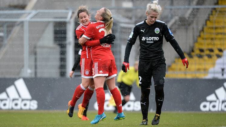 Nicole Rolser FC Bayern Munich FCB 29 Mandy Islacker FC Bayern Munich FCB 23 with goal cheering Jubilee Torjubel Goalkeeping celebrate the goal goal celebration Cheering over the goal to 1 0 by Nicole Rolser FC Bayern Munich FCB 29 optimistic action action Selina Ostermeier 1 FFC Frankfurt 2 disappointed looking disappointment frustration disappointed pessimistic football alliance women Bundesliga FC Bayern Munich 1 FFC Frankfurt xslx