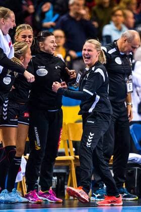 171217 Dutch federation Helle Thomsen commends the bronze match between Sweden and the Netherlands during the World Cups World Cup on 17 December 2017 in Hamburg  Copyright: CARLxSANDIN BB171217CS063