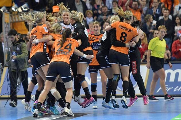 GER GERF World Cup 2017 match for 3rd place Sweden vs Netherlands 17 12 17 Barleyycard Arena Hamburg GER IHF World Championship 2017 match for 3rd place Sweden vs Netherlands in the picture the Dutch team cheers over the victory and thus the achievement of the 3rd place nordphotox xWitke nph00002