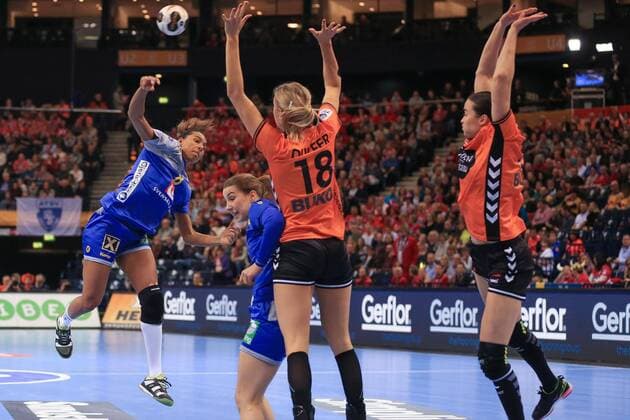 Germany Hamburg Barcleycard Arena Womens Handball Womens World Cup Match 3 Sweden Netherlands Jamina Roberts SWE Kelly Dulfer NED