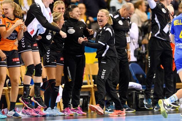 171217 Dutch federation Helle Thomsen commends the bronze match between Sweden and the Netherlands during the World Cups World Cup on 17 December 2017 in Hamburg  Copyright: CARLxSANDIN BB171217CS097