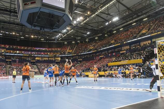 The sold-out Barclaycard Arena Netherlands Sweden Handball 23 IHF Handball Womens World Cup 17 12 17 Hamburg Hamburg Germany Barclaycard Arena Copyright: xAgentur54Gradx xThomasxSobczakx