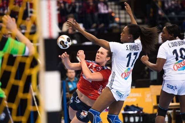 171217 Norways Kari Brattset in the final between France and Norway during the World Cups World Cup on 17 December 2017 in Hamburg  Copyright: CARLxSANDIN BB171217CS113