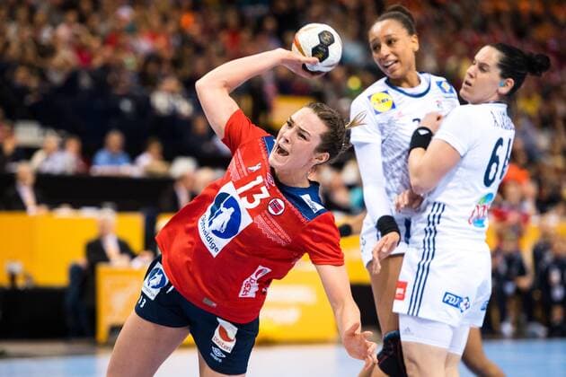 171217 Norways Kari Brattset in the final between France and Norway during the World Cups World Cup on 17 December 2017 in Hamburg  Copyright: CARLxSANDIN BB171217CS127