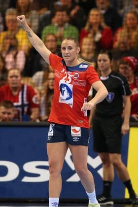 France Norway 23 IHF Handball Womens World Cup Hamburg 17 12 17 Hamburg 17 12 17 Sport Handball 23 IHF Handball Womens World Cup Final France Norway Cheering Torjubel at Camilla Herrem Norway 23 xmmkx