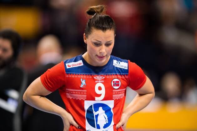 171217 Norways Nora Mørk dumps after the final between France and Norway during the World Cup on 17 December 2017 in Hamburg  Copyright: CARLxSANDIN BB171217CS164
