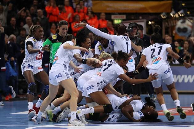 France Norway 23 IHF Handball Womens World Cup Hamburg 17 12 17 Hamburg 17 12 17 Sport Handball 23 IHF Handball Womens World Cup Final France Norway Cheers to victory xmmkx