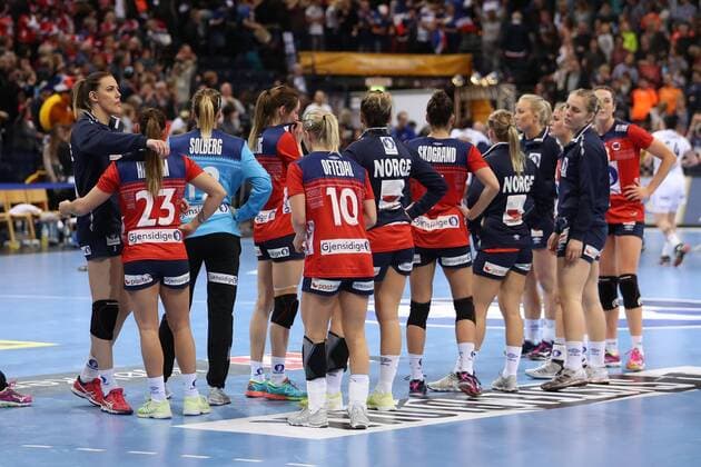 France Norway 23 IHF Handball Womens World Cup Hamburg 17 12 17 Hamburg 17 12 17 Sport Handball 23 IHF Womens Handball World Cup Womens Final France Norway Norway after the match xmmkx