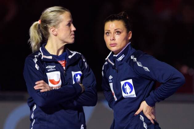 171217 Norways Heidi Loke and Nora Mork die after the final between France and Norway during the World Cups World Cup on 17 December 2017 in Hamburg  Copyright: CARLxSANDIN BB171217CS206