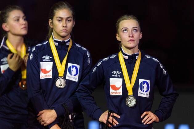 171217 Norways Helena Gigstad Fauske and Stine Bredal Oftedal with his medal after the final between France and Norway during the World Cup World Cup on 17 December 2017 in Hamburg  Copyright: CARLxSANDIN BB171217CS210