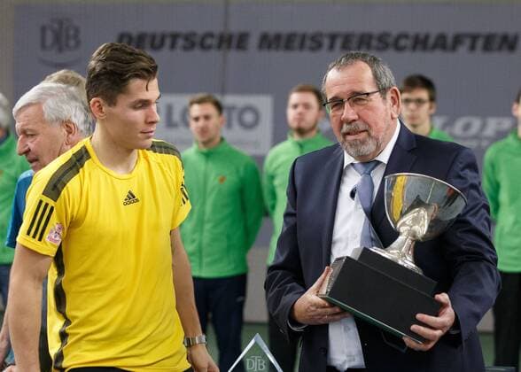 Winner DANIEL MASUR and DTB Vice President Thomas Heil award ceremony Copyright: xJuergenxHasenkopfx
